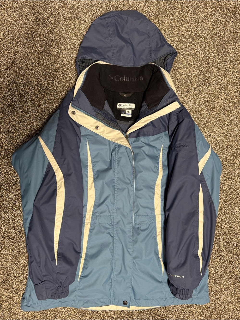 Women’s XL, like new Columbia Blue Two-Tone Hooded Ski Jacket with Cream Accents